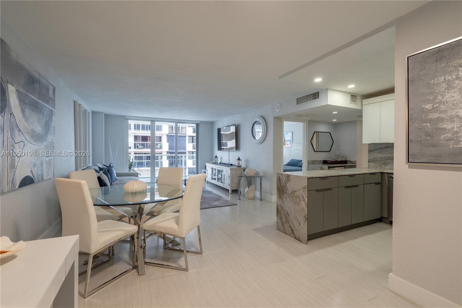 5701 Collins Ave 1417 photo 1