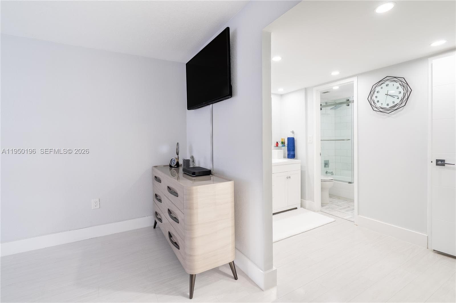 5701 Collins Ave 1417 photo 24