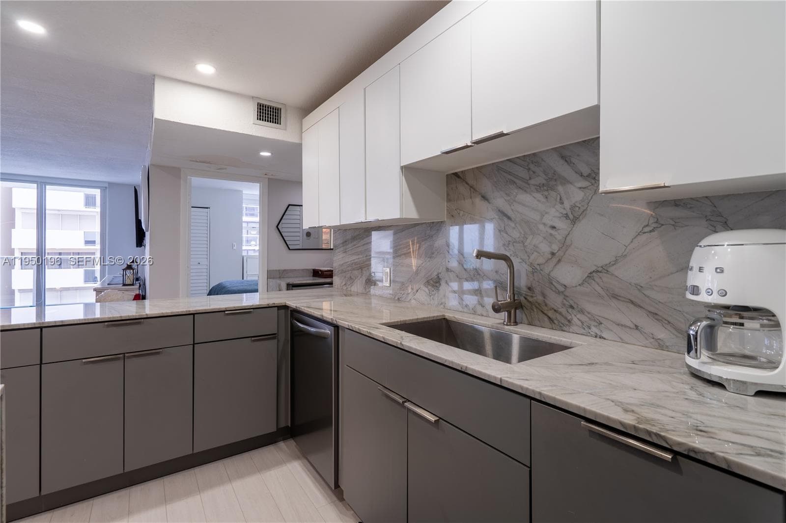 5701 Collins Ave 1417 photo 10