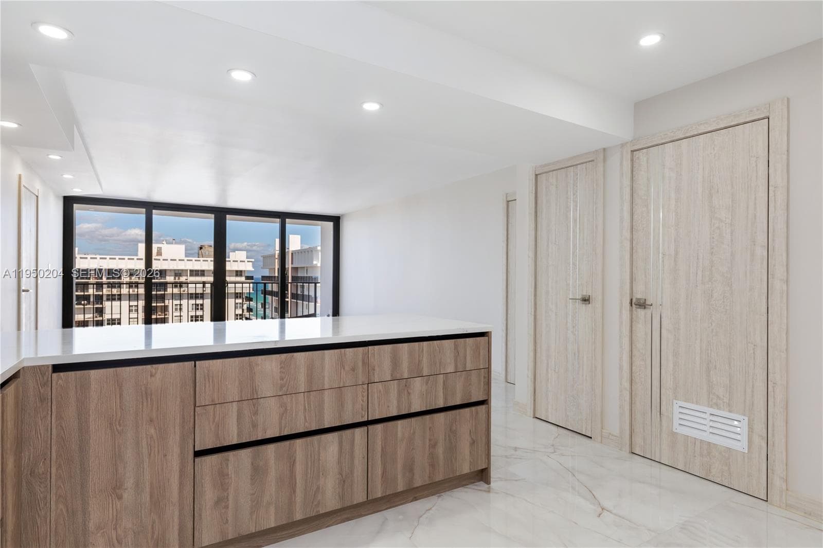 2401 Ocean Dr PH-A4 photo 7