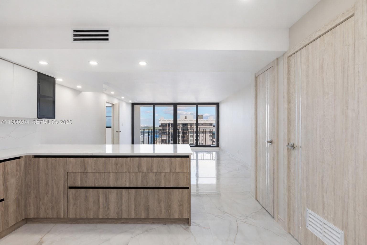 2401 Ocean Dr 3
