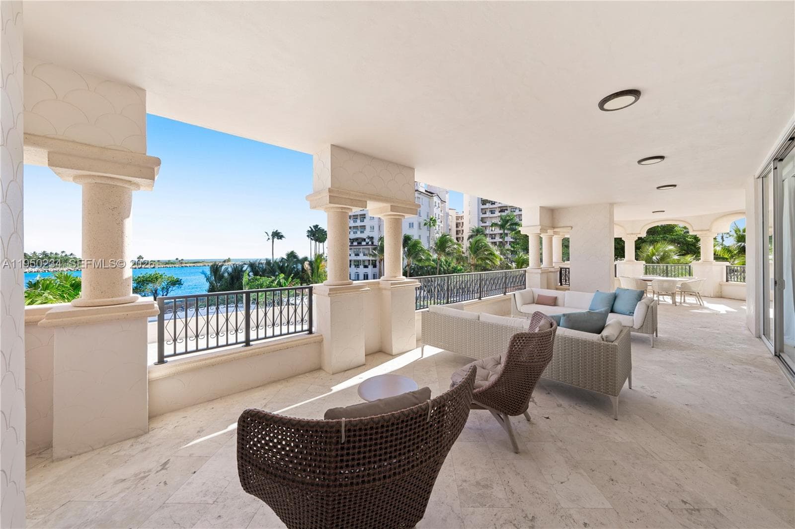 7124 Fisher Island Dr 7124 photo 17