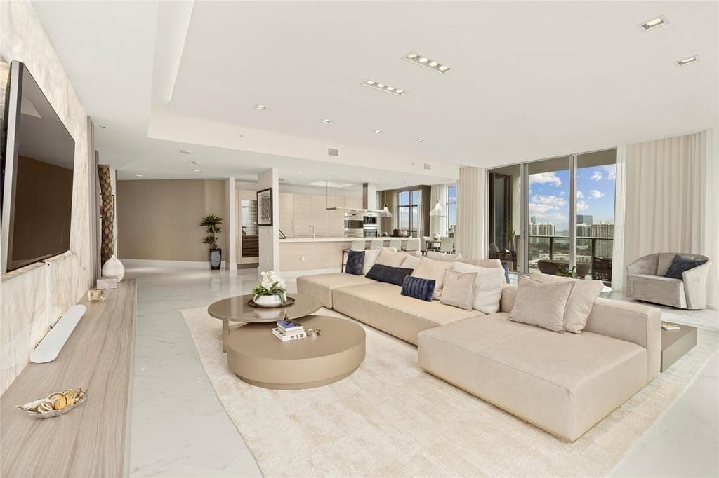 17301 Biscayne Boulevard #Ph 7 4