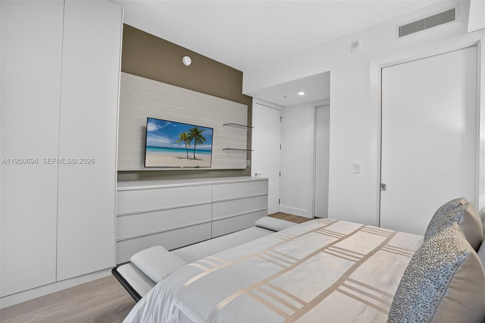 5775 Collins Ave 405 photo 12