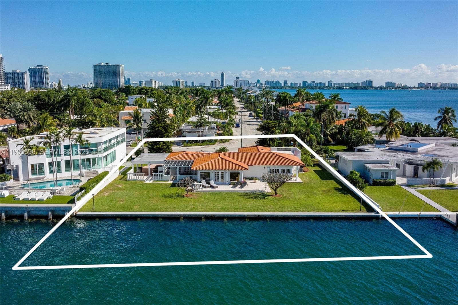 7500 Treasure Dr photo 9