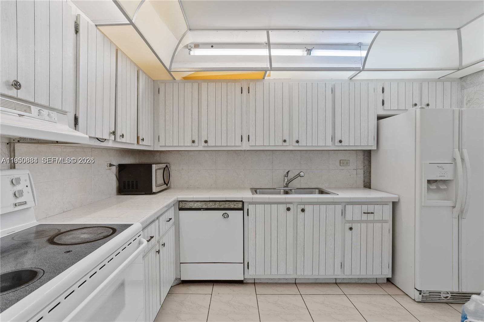 6039 Collins Ave 809 photo 10