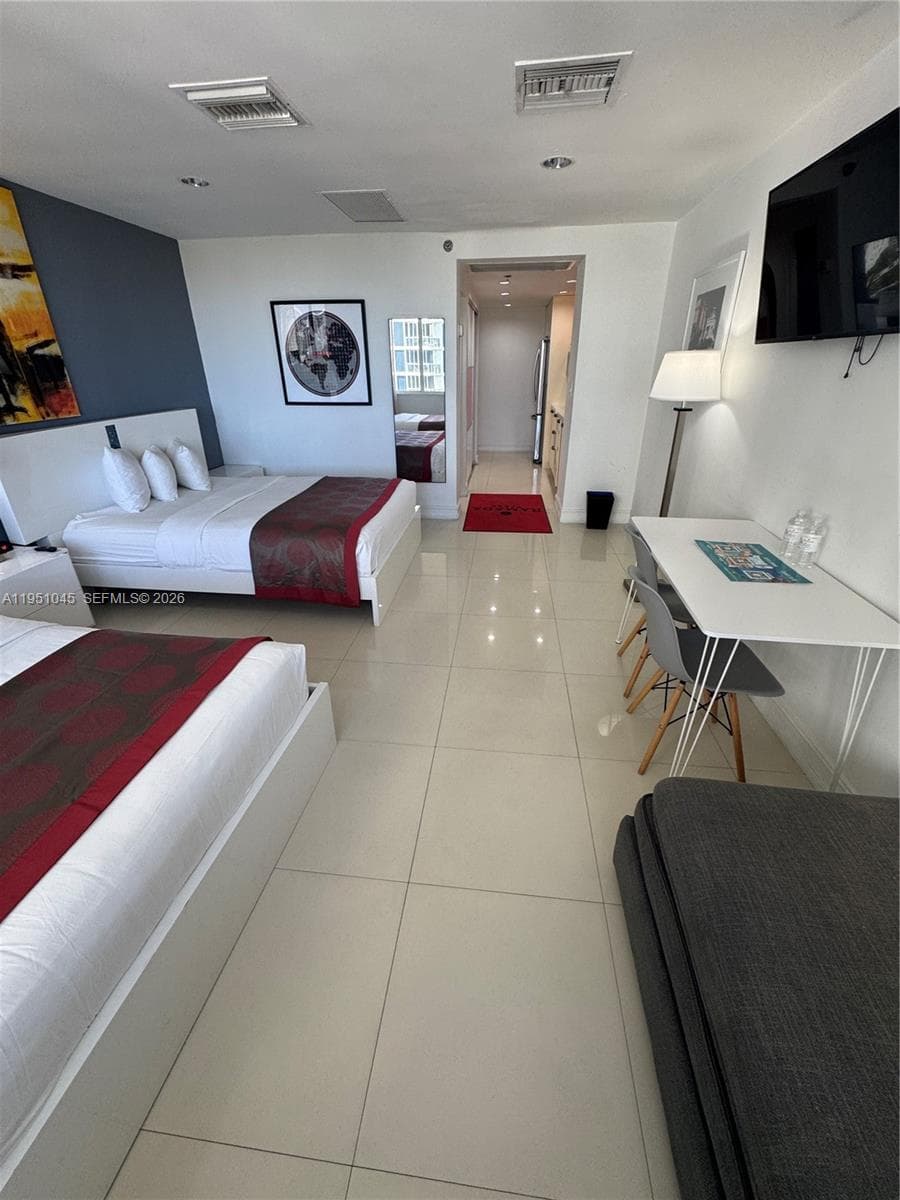 19201 Collins Ave 1130 photo 8