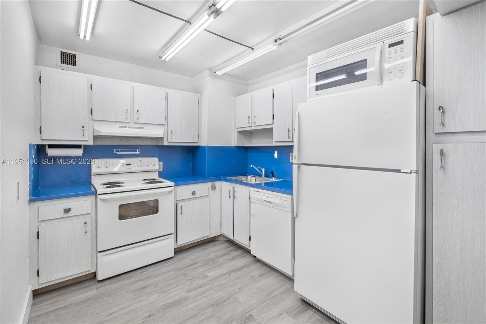 100 Bayview Dr 229 photo 13