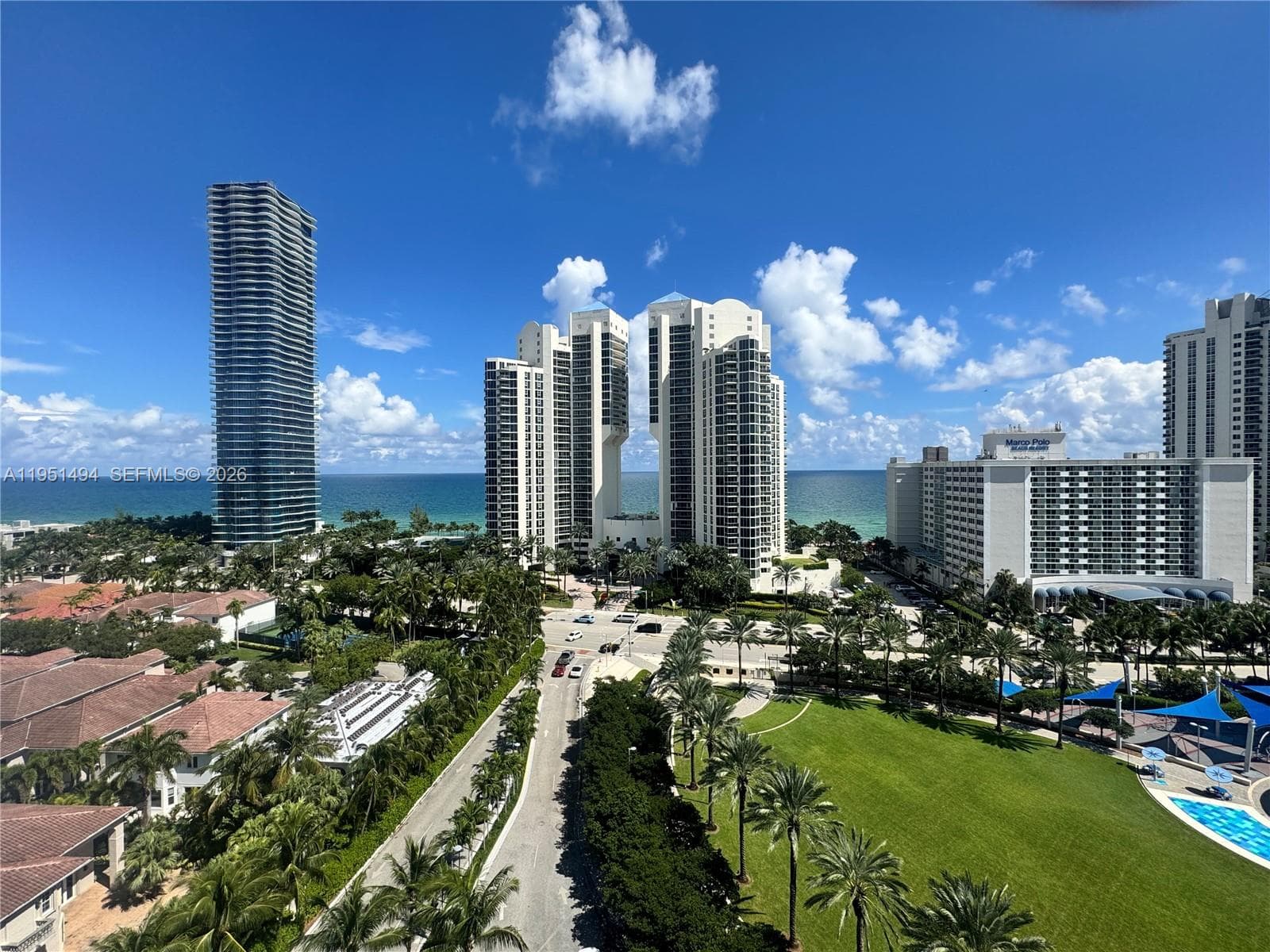 19370 Collins Ave 1427 photo 3