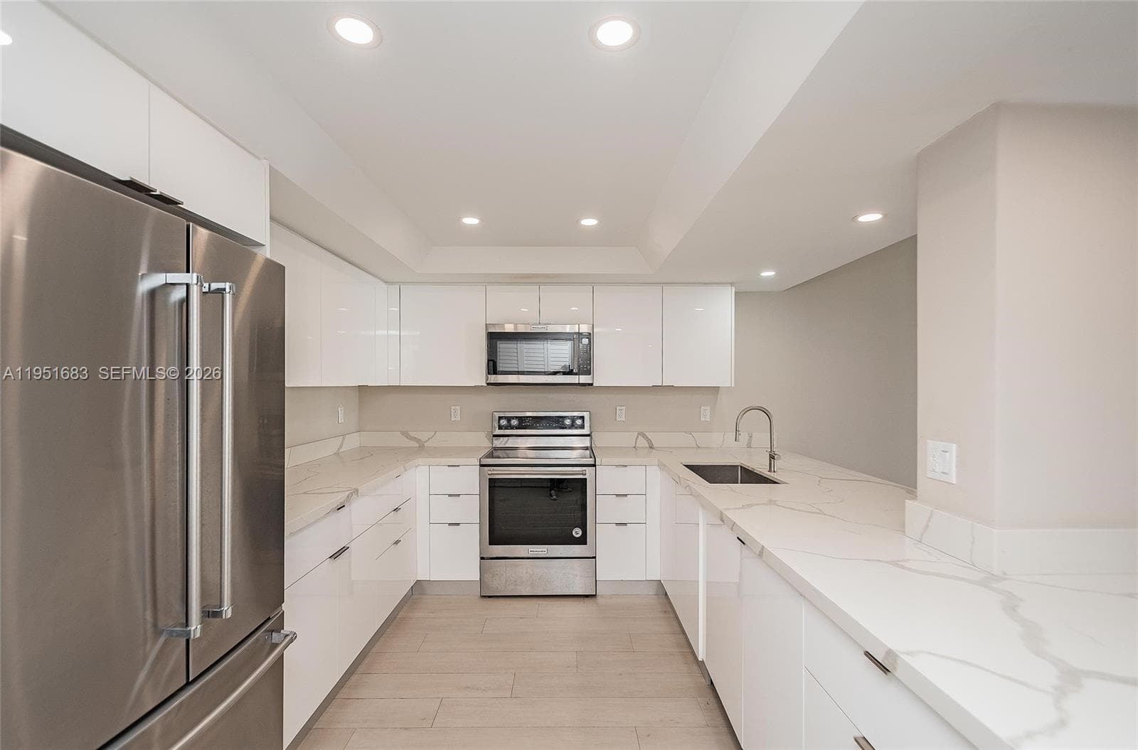 520 Brickell Key Dr A1010 photo 6