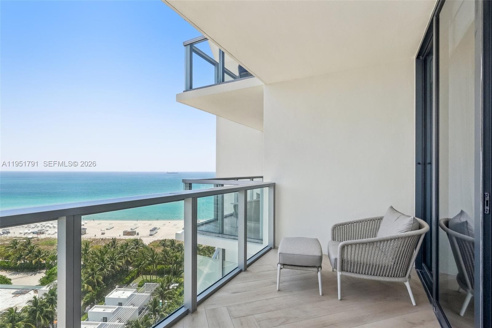 2201 Collins Ave 1