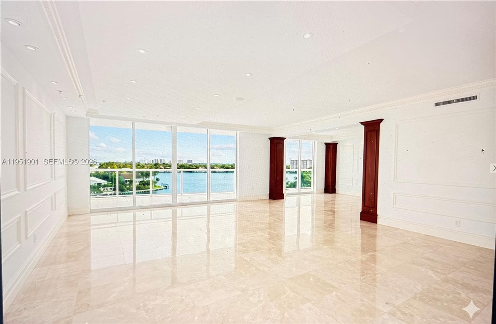 20201 E Country Club Dr 608 photo 2
