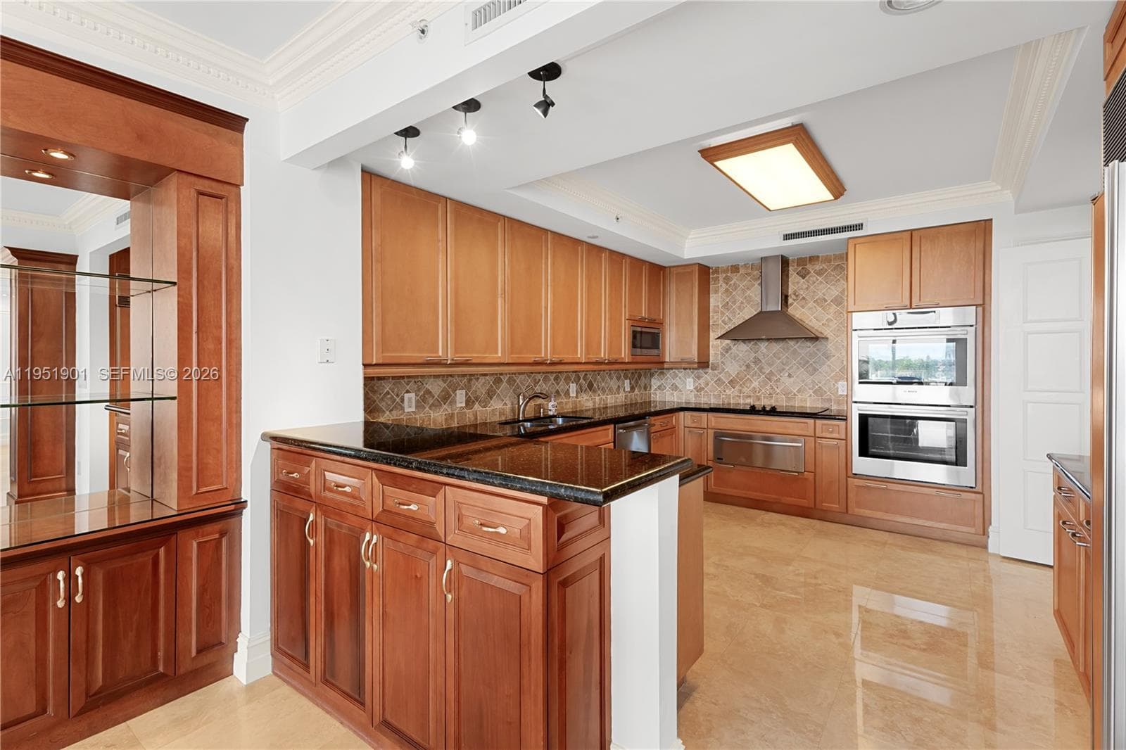 20201 E Country Club Dr 608 photo 7