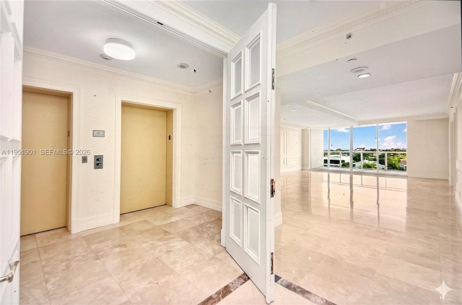 20201 E Country Club Dr 608 photo 3