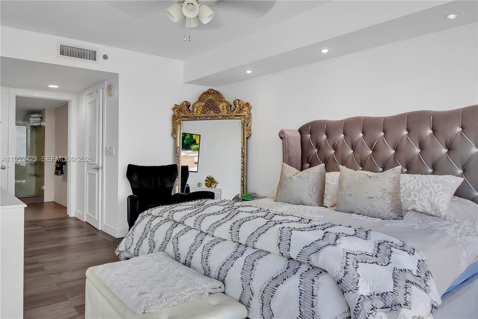 1800 Ocean Dr 2208 photo 6