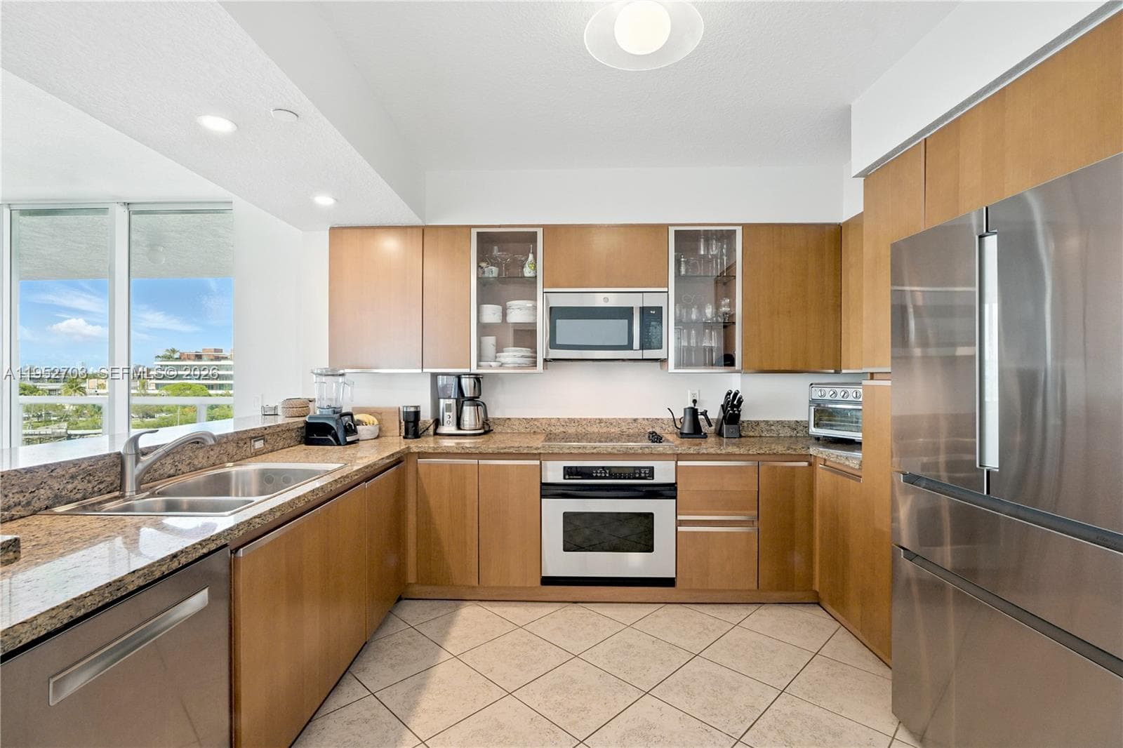 10 Venetian Way 604 photo 6