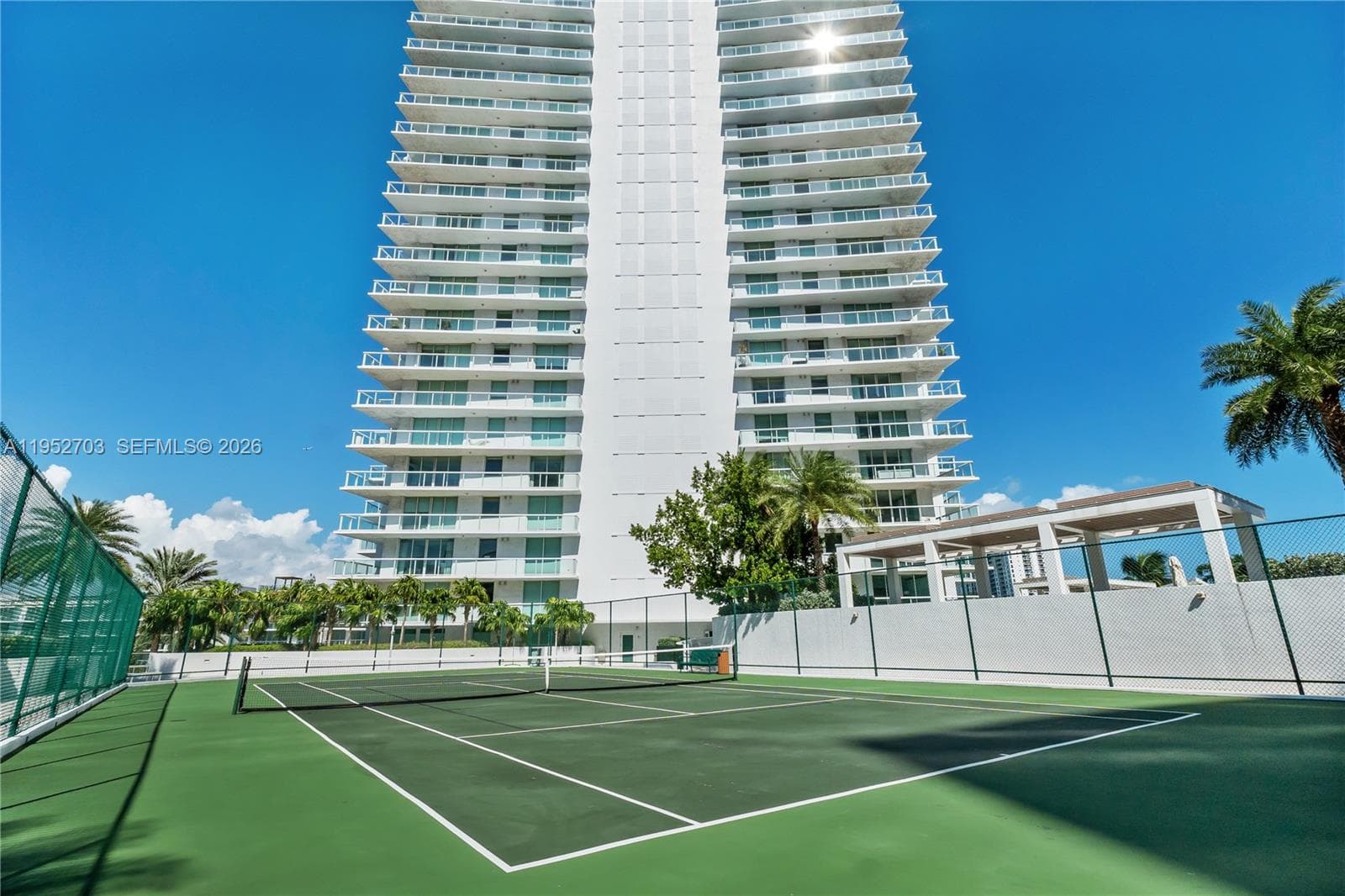 10 Venetian Way 604 photo 17