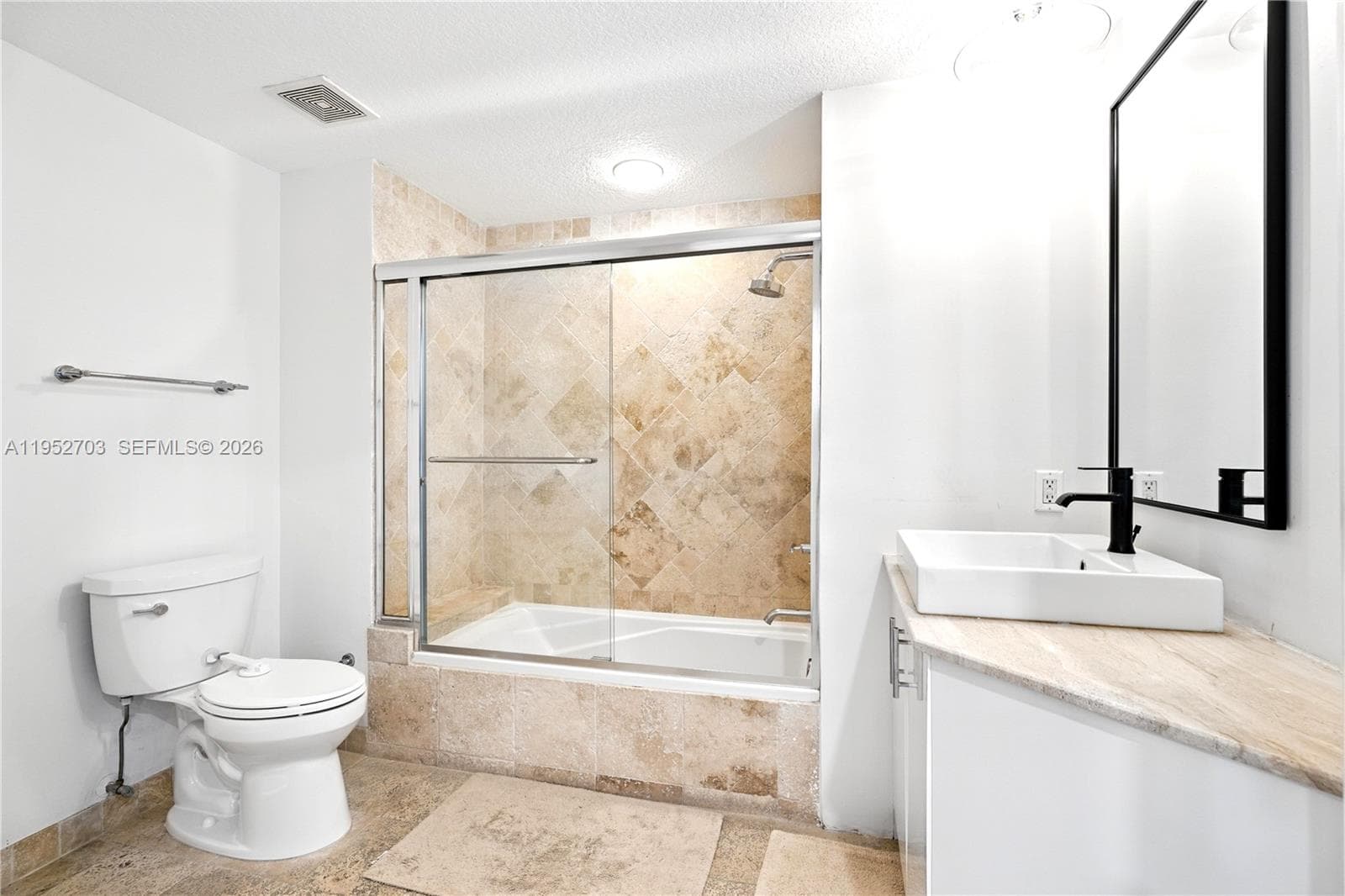 10 Venetian Way 604 photo 12