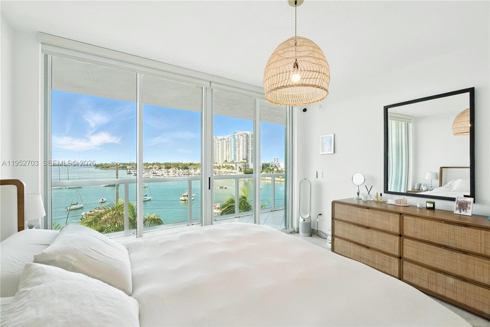 10 Venetian Way 604 photo 7