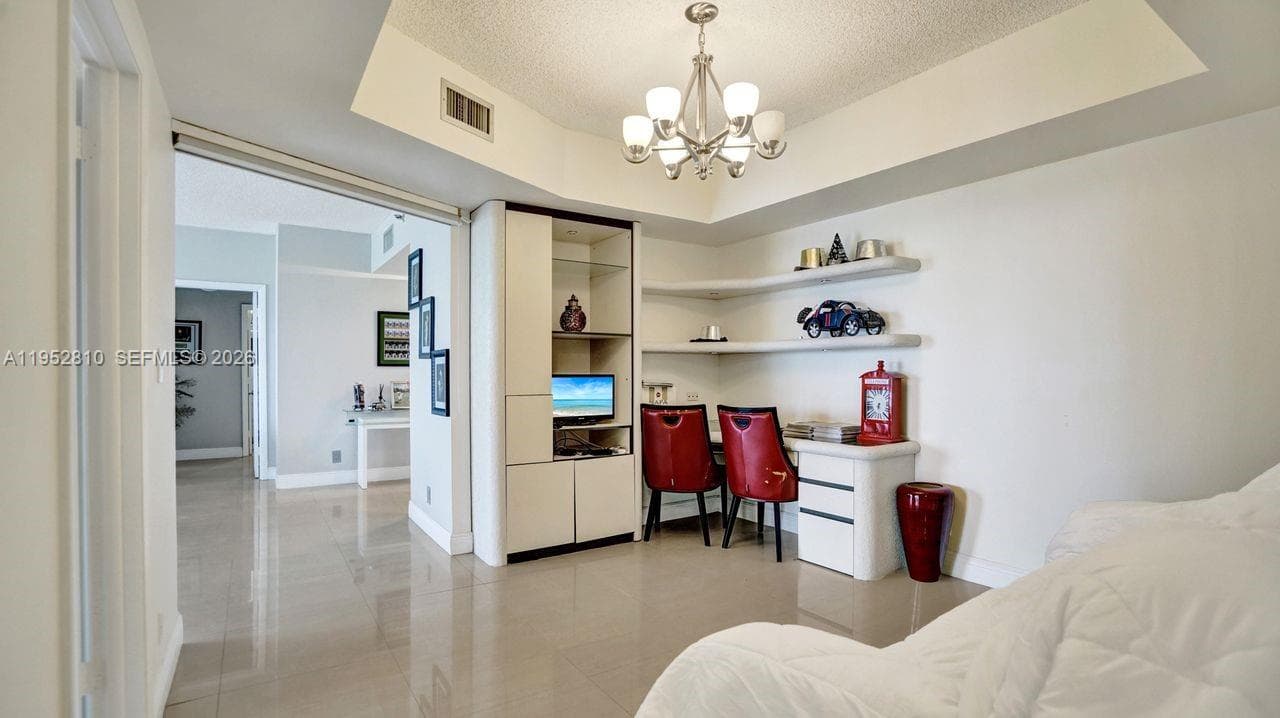 20281 E Country Club Dr 809 photo 12