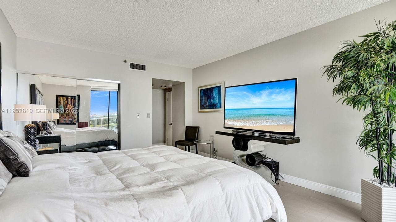20281 E Country Club Dr 809 photo 22