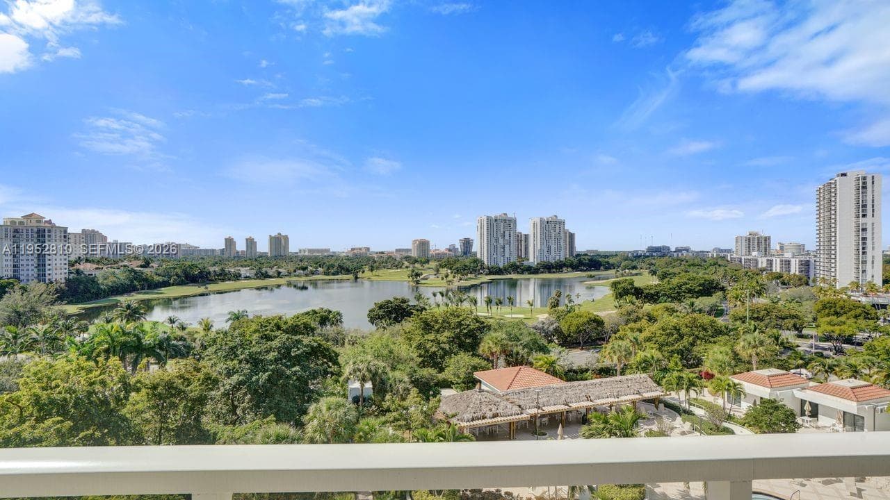 20281 E Country Club Dr 809 photo 1