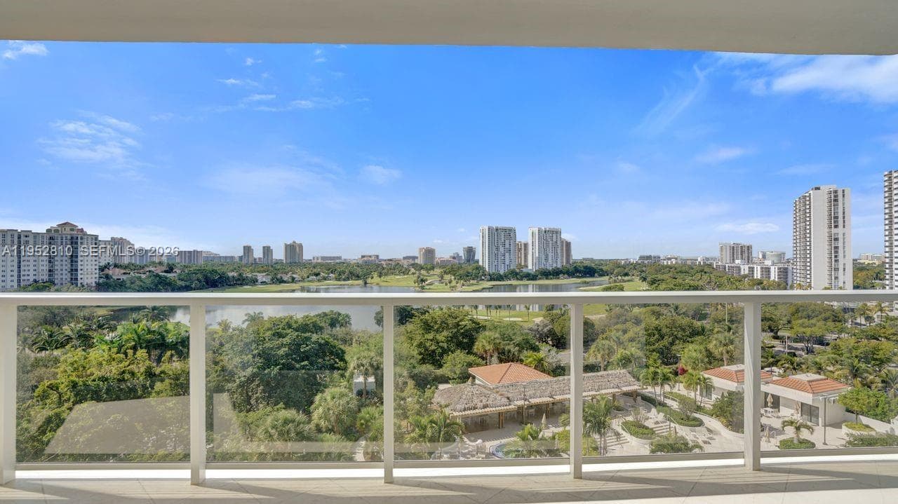 20281 E Country Club Dr 809 photo 9