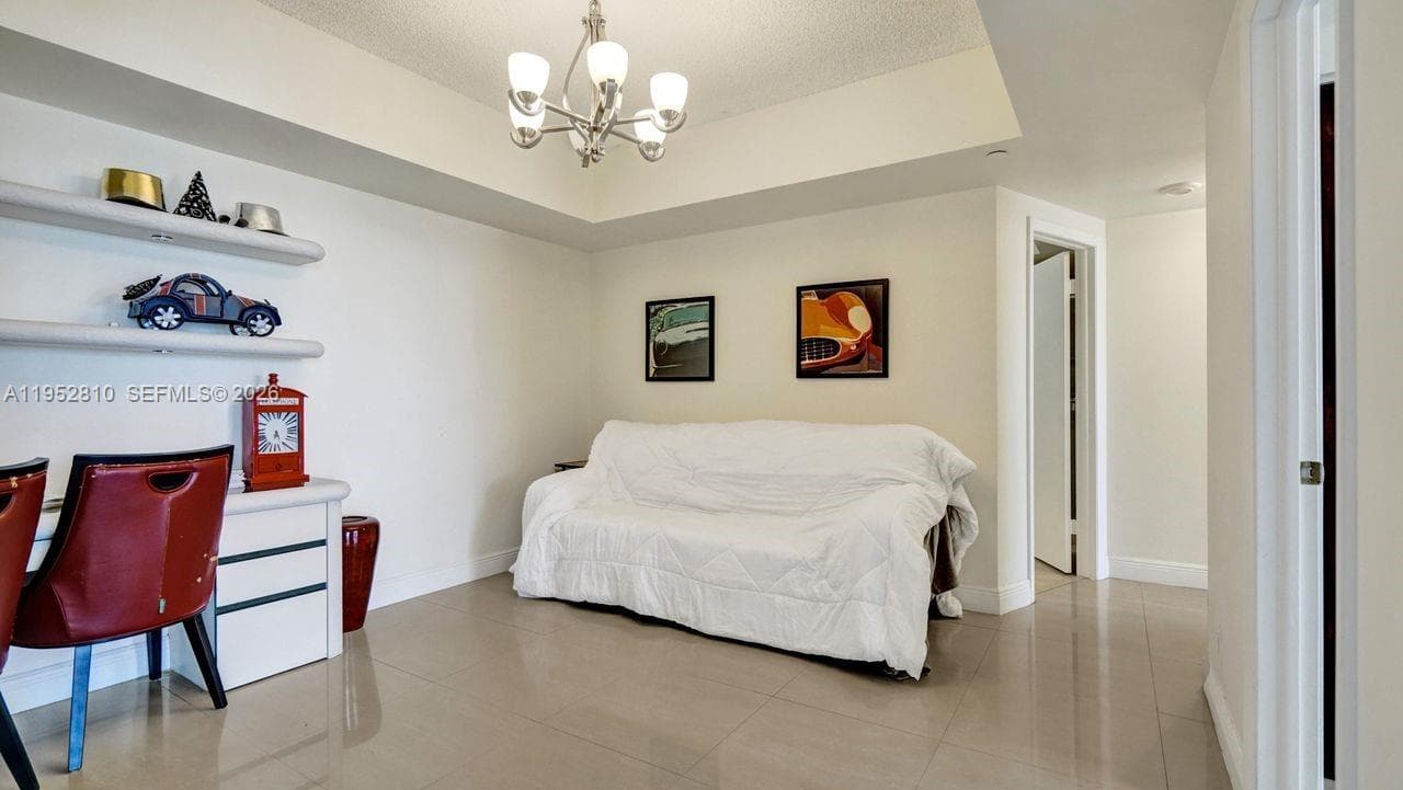 20281 E Country Club Dr 809 photo 10