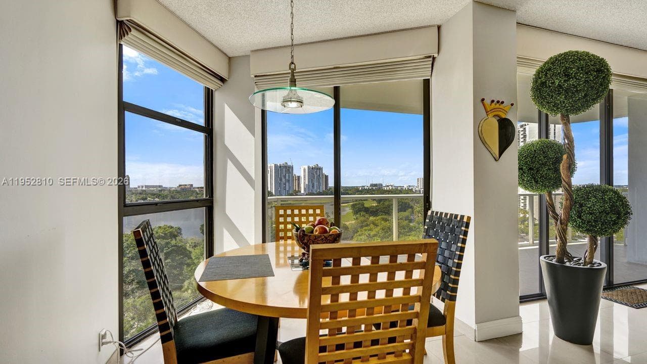 20281 E Country Club Dr 809 photo 15