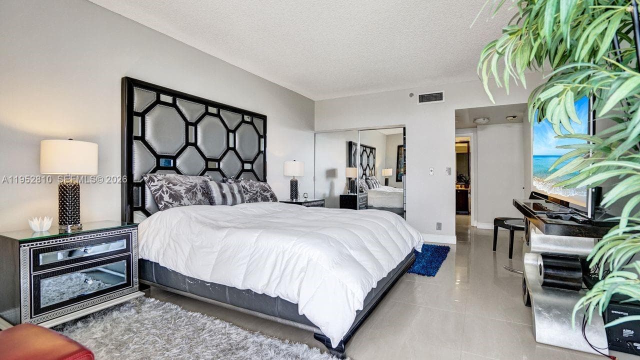 20281 E Country Club Dr 809 photo 19