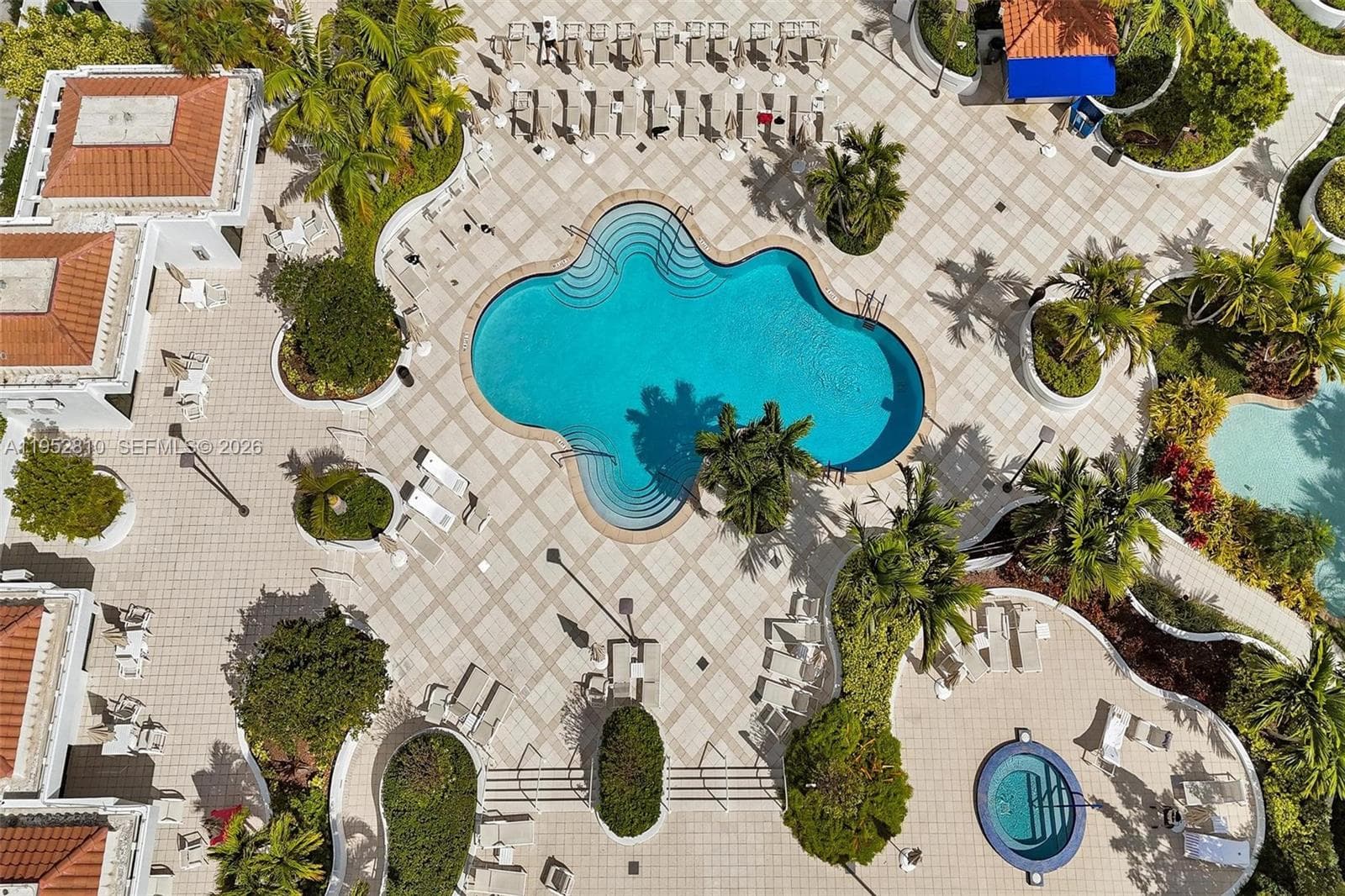 20281 E Country Club Dr 809 photo 8