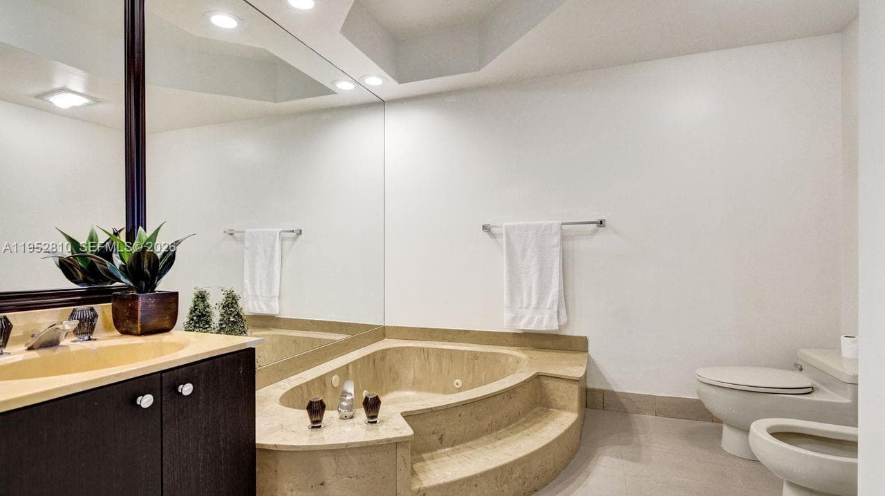 20281 E Country Club Dr 809 photo 25