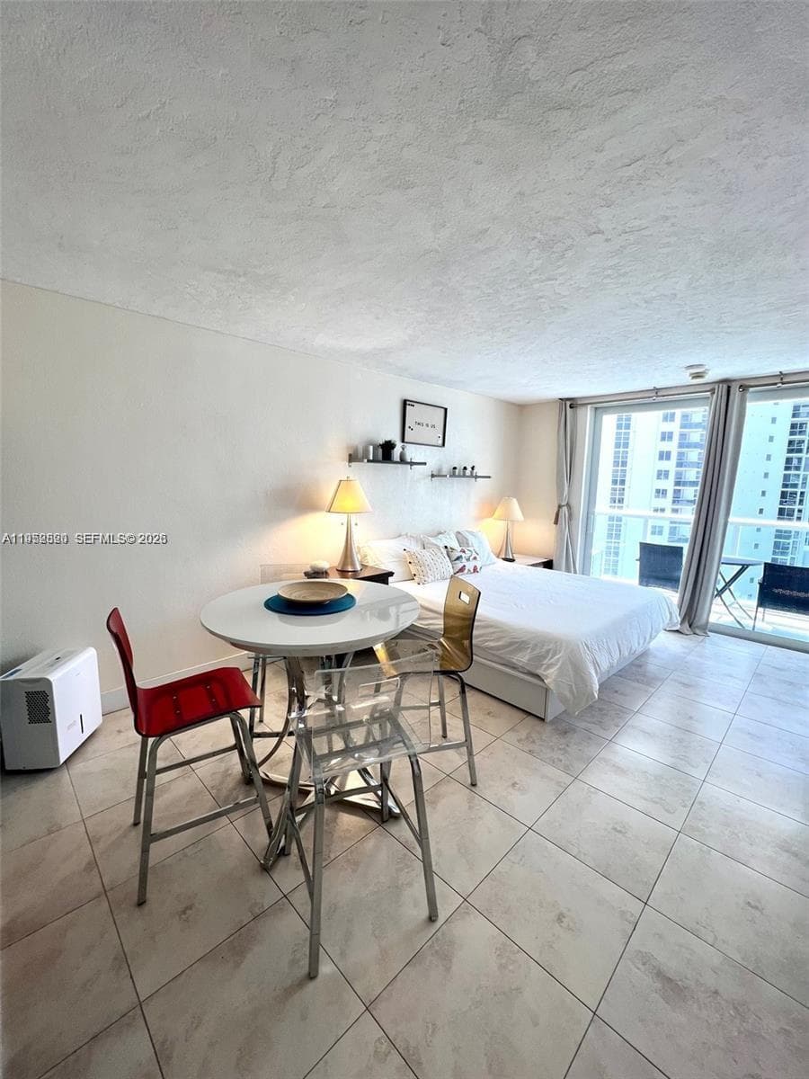 19201 Collins Ave 1102 photo 7