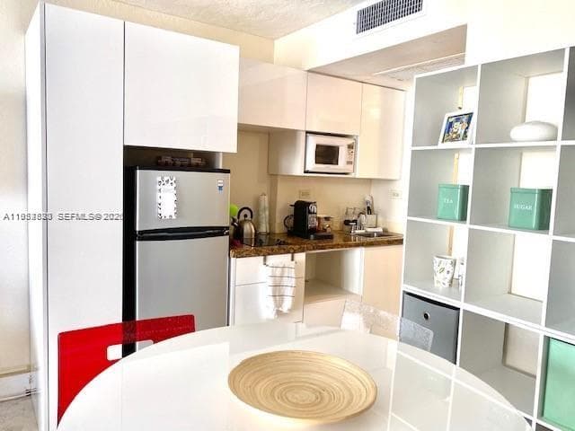 19201 Collins Ave 1102 photo 4