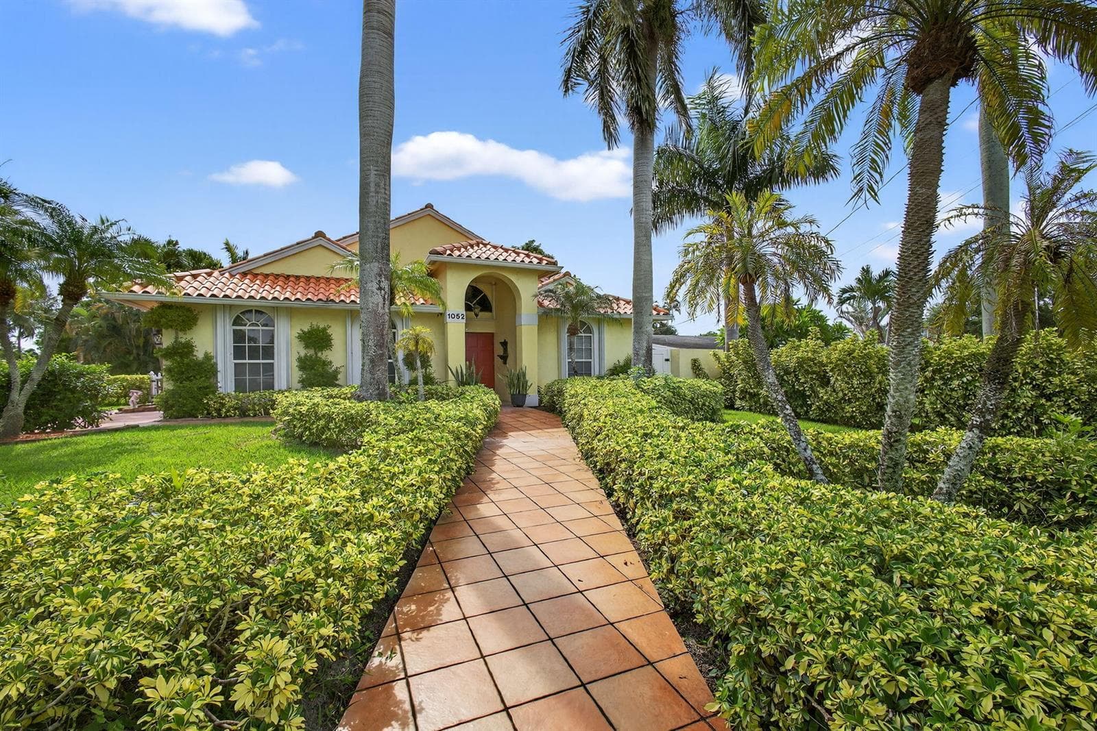 1052 W Shore Drive 3