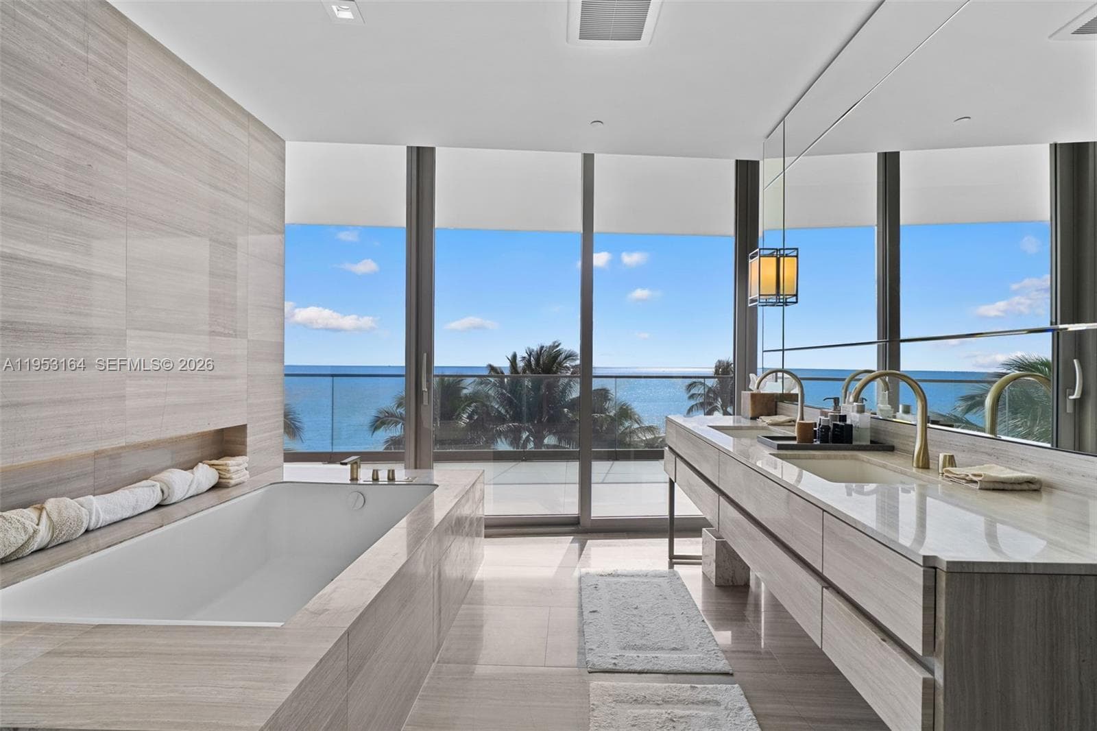 18975 Collins Ave 400 photo 10