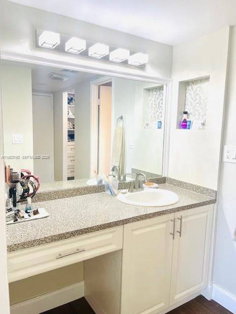 3675 N Country Club Dr 708 photo 13