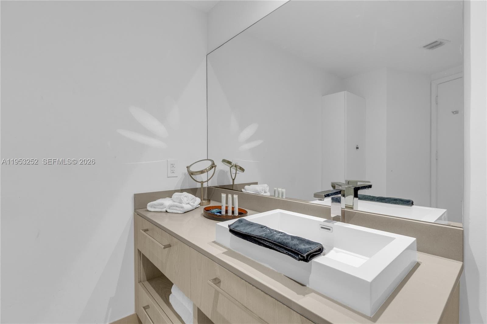 4111 Ocean Dr 1507 photo 16