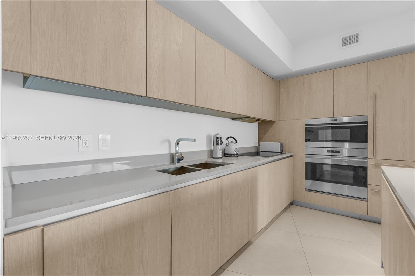 4111 Ocean Dr 5