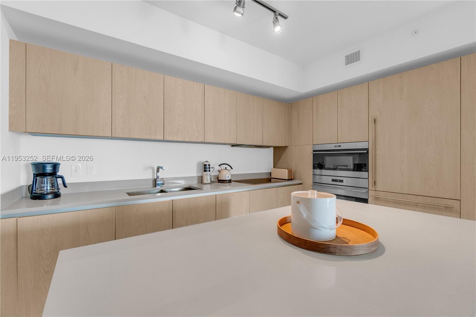 4111 Ocean Dr 1507 photo 9