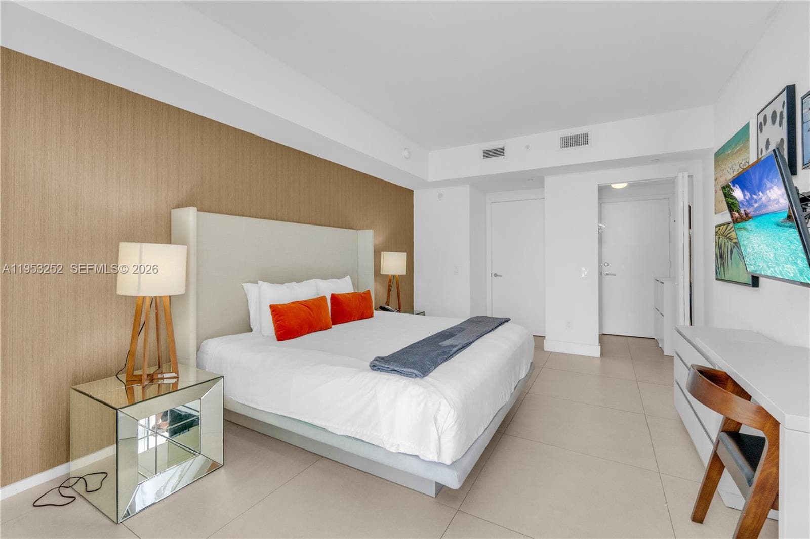 4111 Ocean Dr 1507 photo 14
