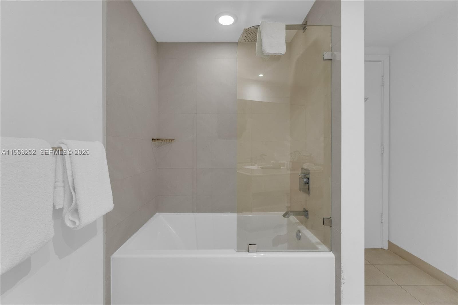 4111 Ocean Dr 1507 photo 18