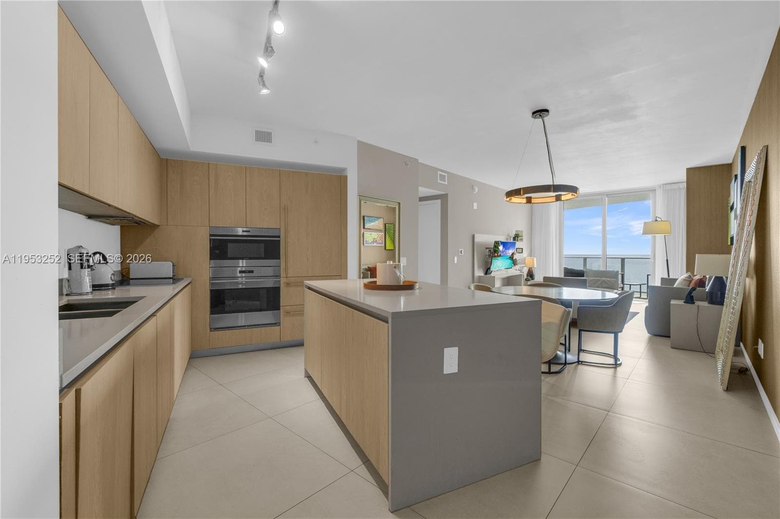 4111 Ocean Dr 4