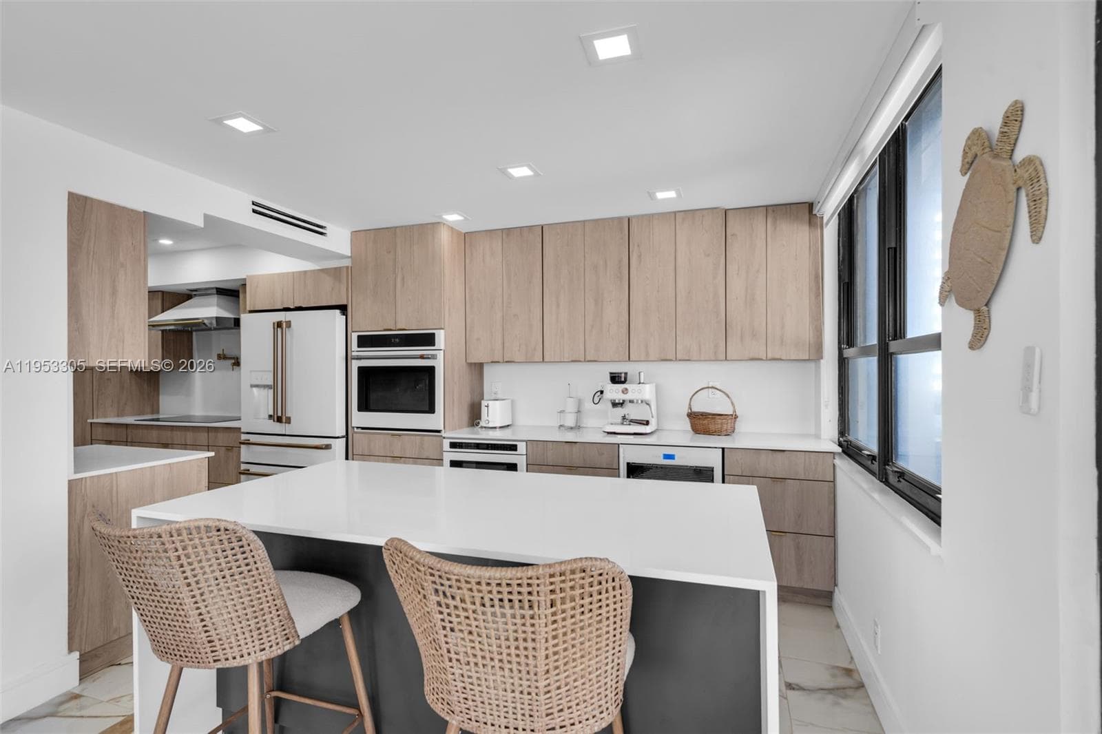 5480 Ocean Dr 4