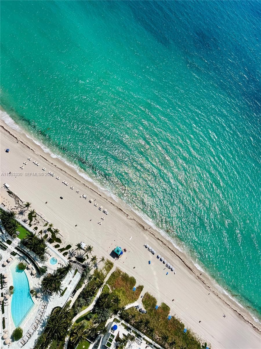 18975 Collins Ave 1