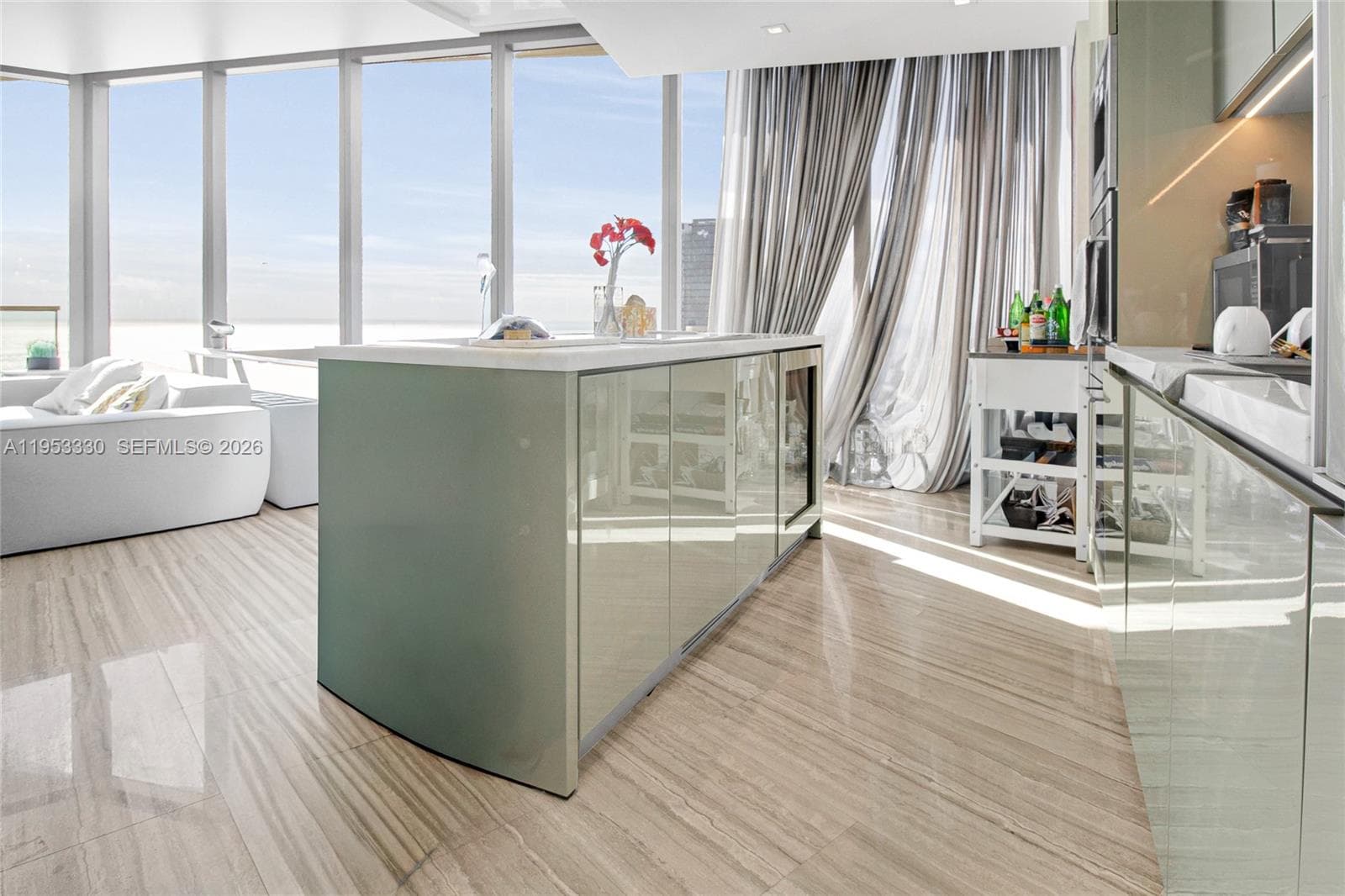 18975 Collins Ave 5