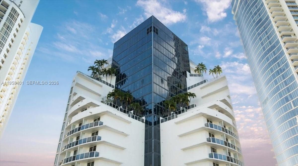 18001 Collins Ave 1111 photo 2