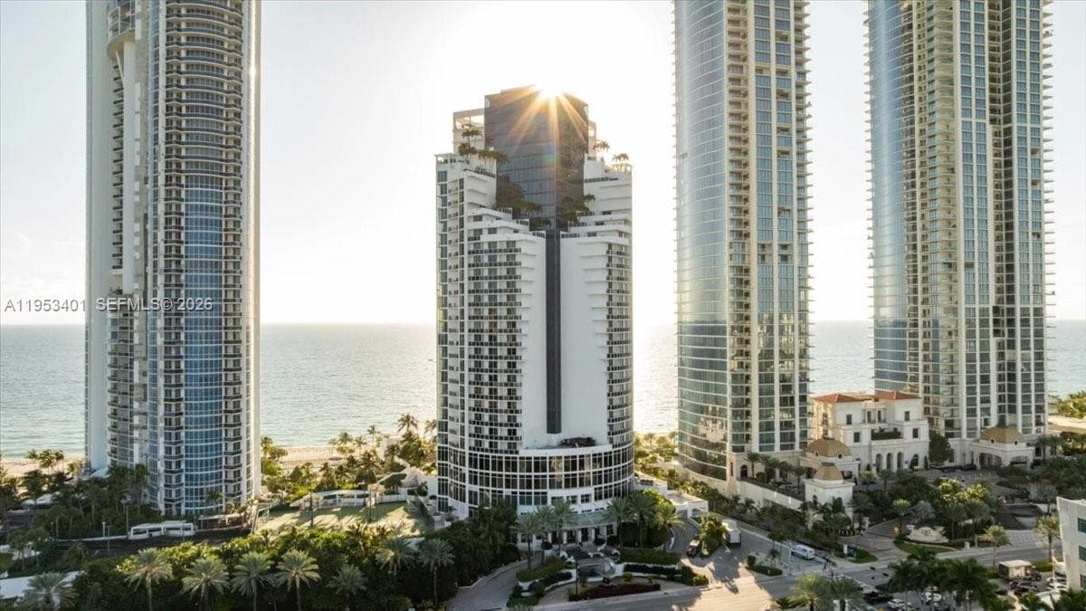 18001 Collins Ave 1111 photo 3