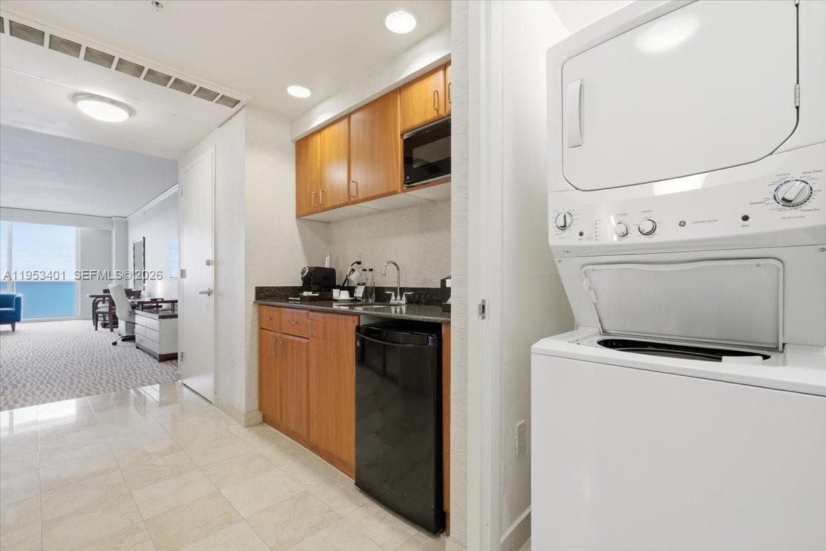 18001 Collins Ave 1111 photo 4