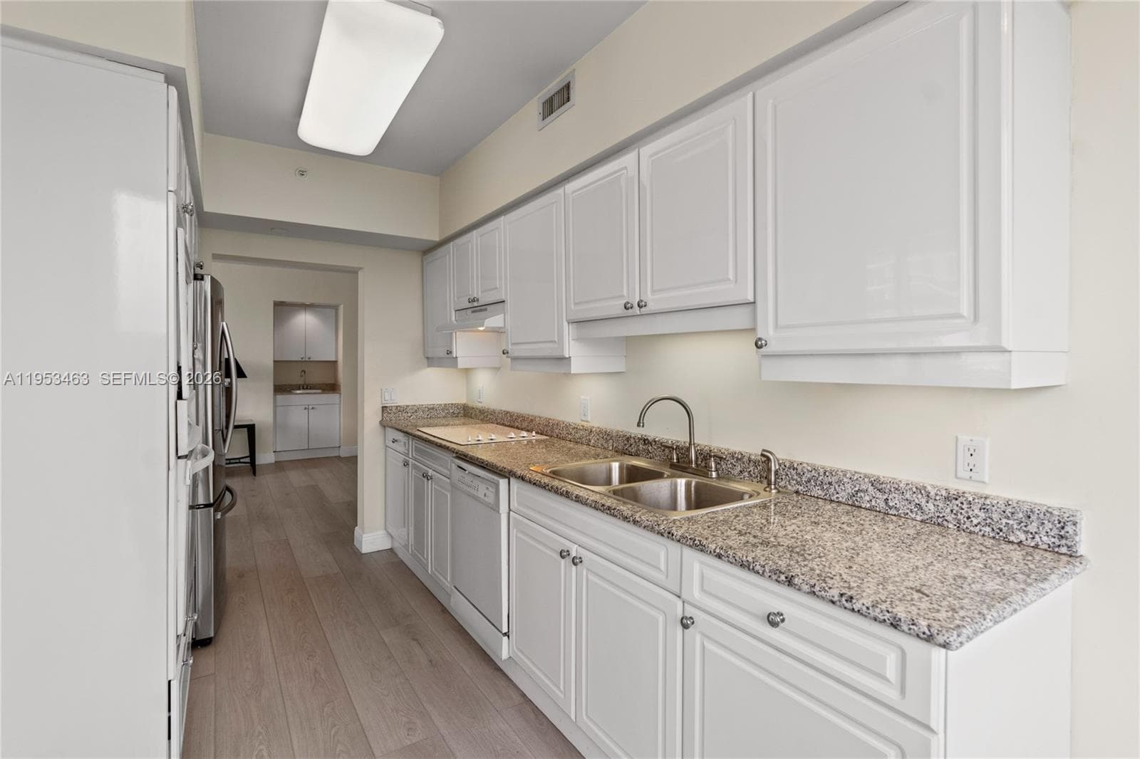 4775 Collins Ave 507 photo 18